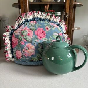 Vintage Suttles and Seawinds Tea Cozy